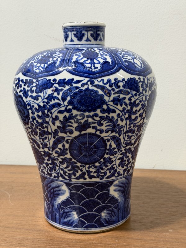 清光绪 青花缠枝花卉八吉祥纹梅瓶 - 图10