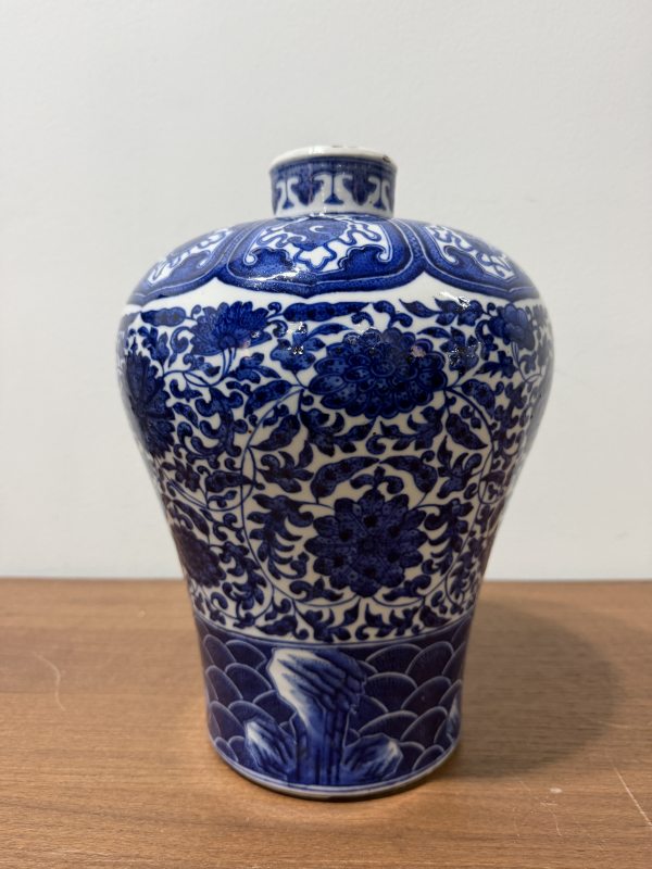 清光绪 青花缠枝花卉八吉祥纹梅瓶 - 图5