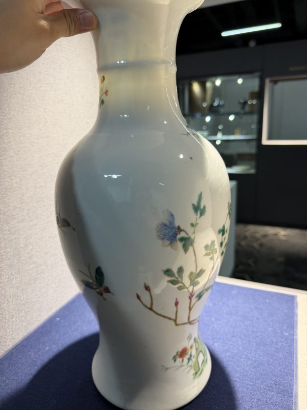 清至民国 粉彩花鸟瓶、盘、碗一组 - 图7