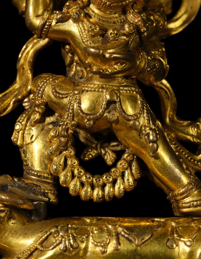 A gilt-bronze figure of Raktayamari and Vajravetali, Mark and period of Yongle | 明永樂　銅鎏金紅閻摩敵與金剛亥母造像　《大明永樂年施》款 - 图10