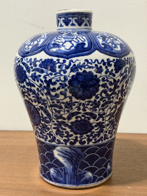 清光绪 青花缠枝花卉八吉祥纹梅瓶 - 图11
