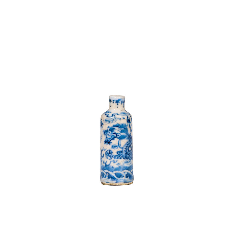 清晚期 浆胎青花龙纹鼻烟壶