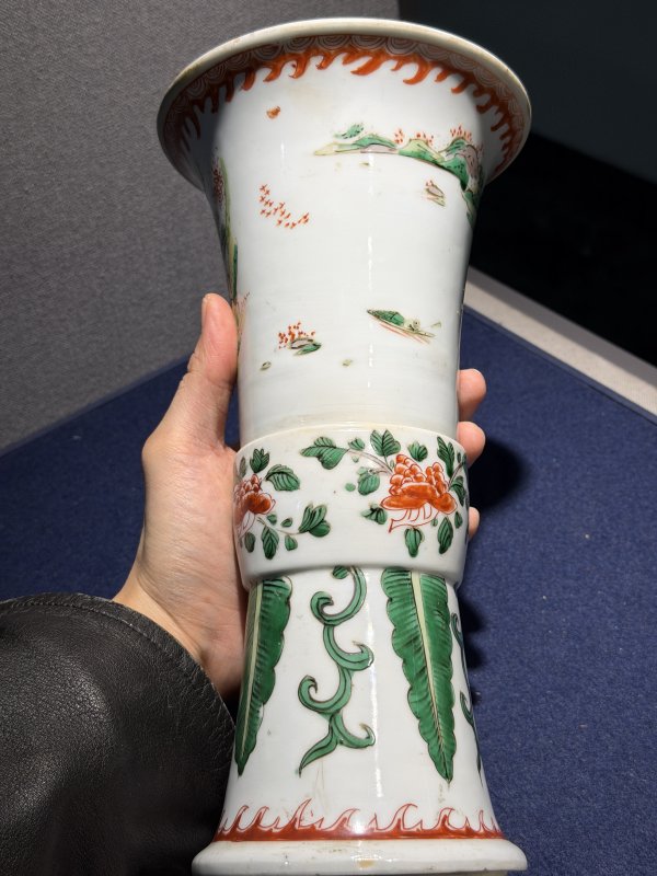 清 五彩山水人物花觚一对 - 图3
