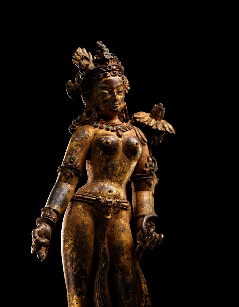 An exceptional gilt-copper figure of Tara, Nepal, 13th century | 十三世紀　尼泊爾　銅鎏金度母立像 - 图8
