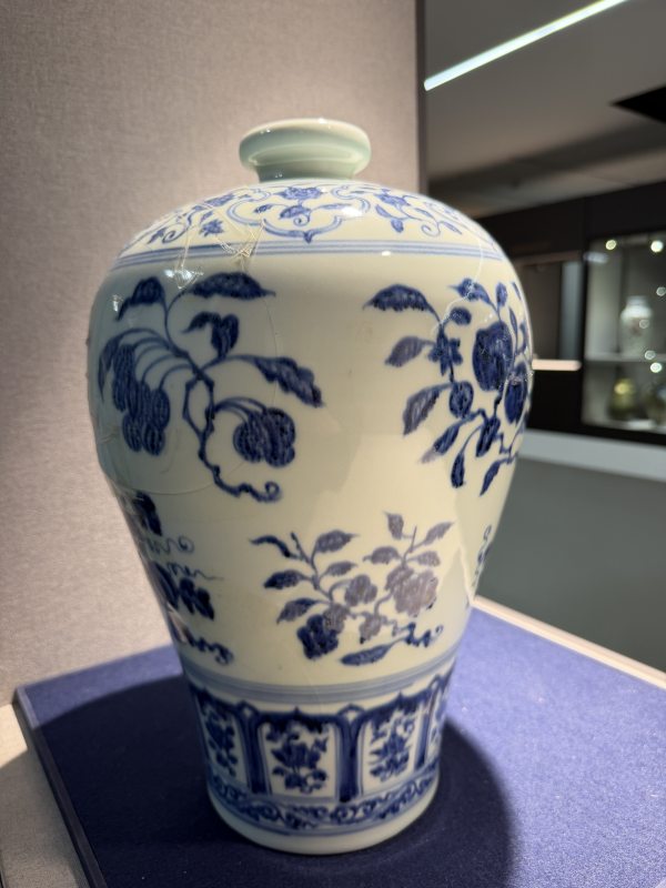 现代 青花折枝瑞果纹大梅瓶 - 图7