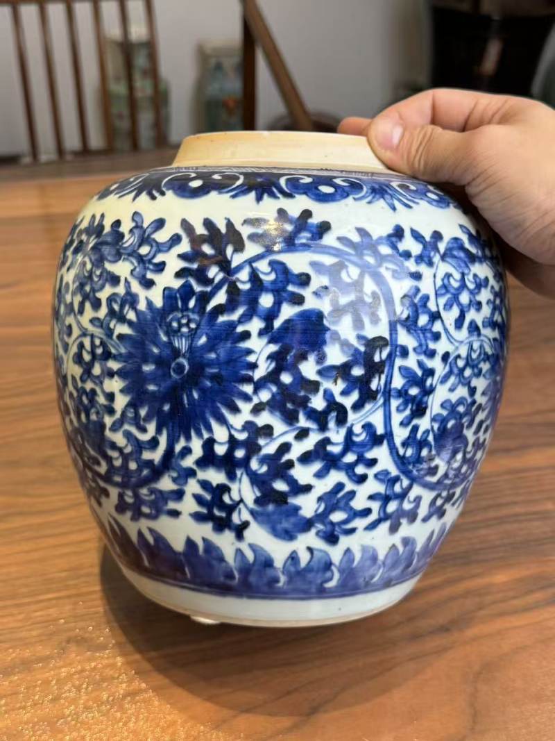清乾隆 青花缠枝莲纹罐 - 图4