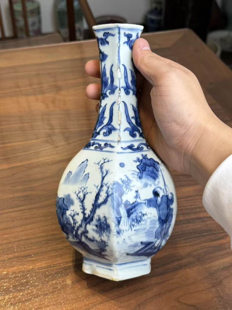 明崇祯 青花高士山水纹六方瓶 - 图3
