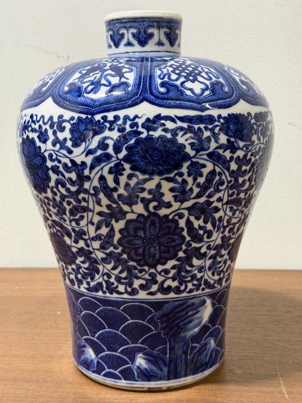 清光绪 青花缠枝花卉八吉祥纹梅瓶 - 图12