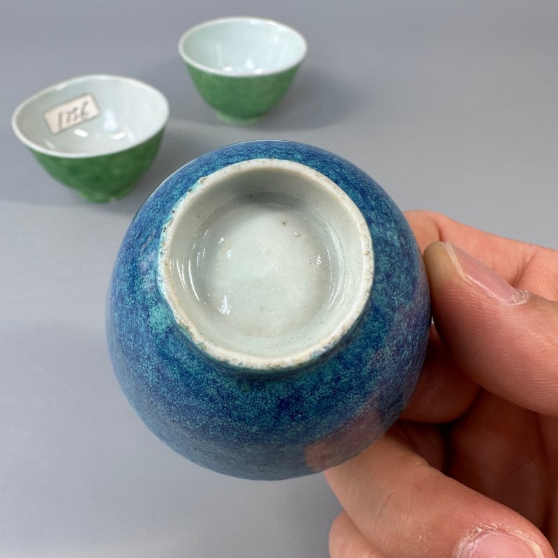清晚期 炉钧釉及秋葵绿釉小杯一组三只 - 图10