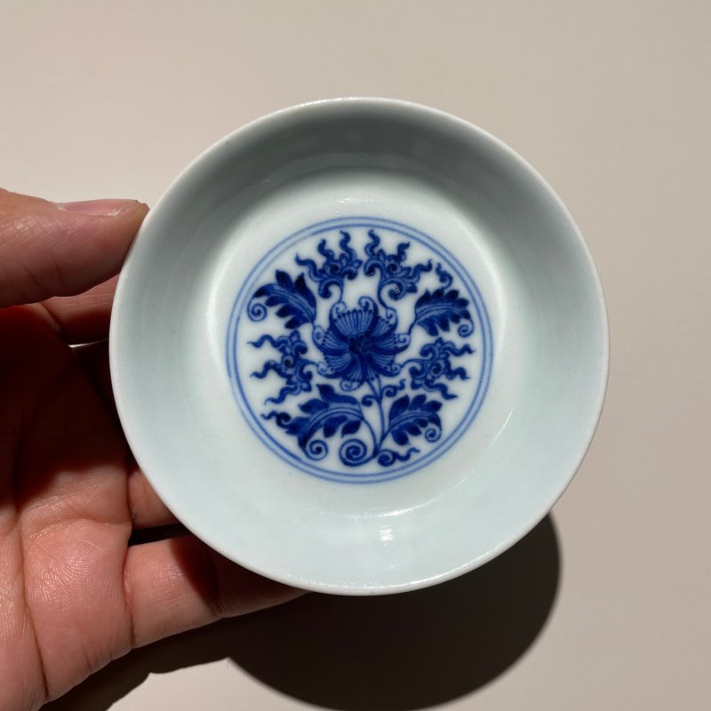 清乾隆 青花缠枝莲纹小香碟 - 图2
