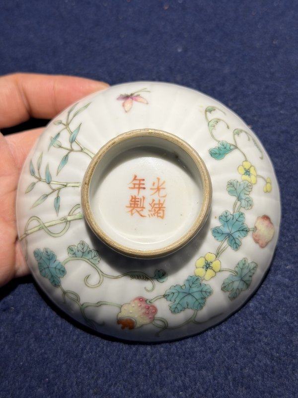 清光绪 粉彩过枝癞瓜纹盖碗（一对） - 图11