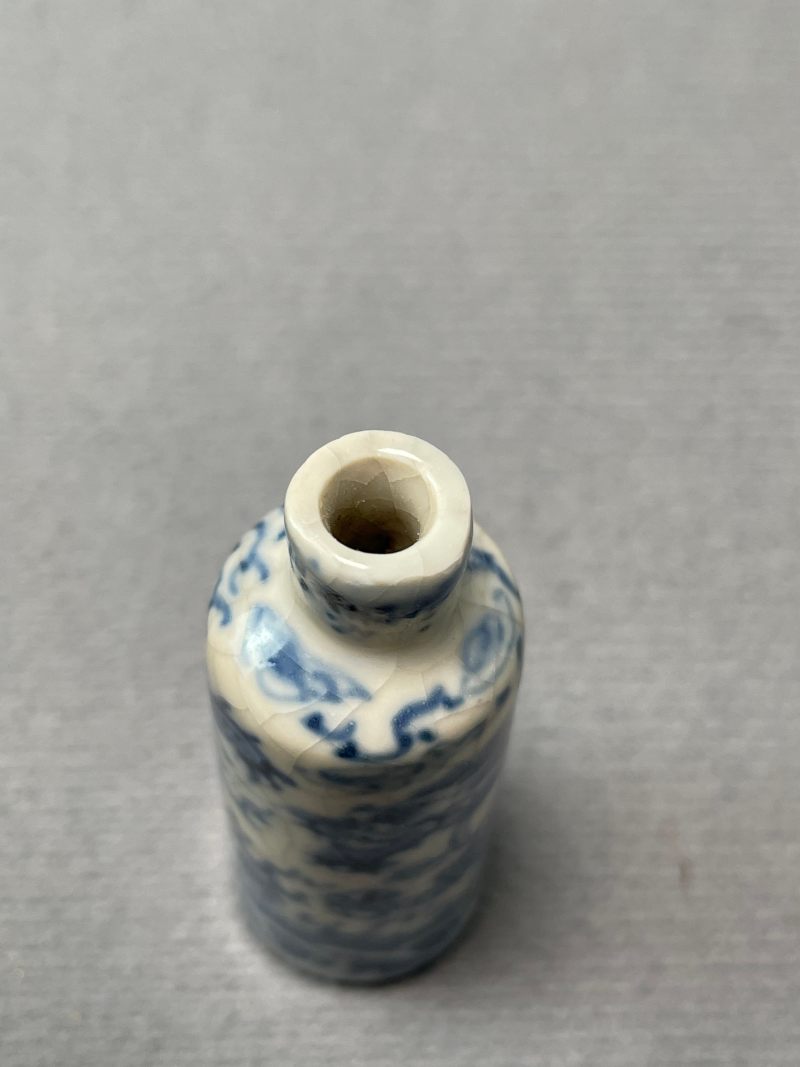 清晚期 浆胎青花龙纹鼻烟壶 - 图3
