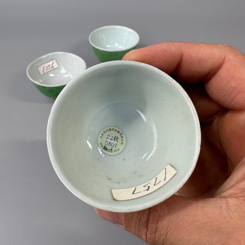 清晚期 炉钧釉及秋葵绿釉小杯一组三只 - 图11