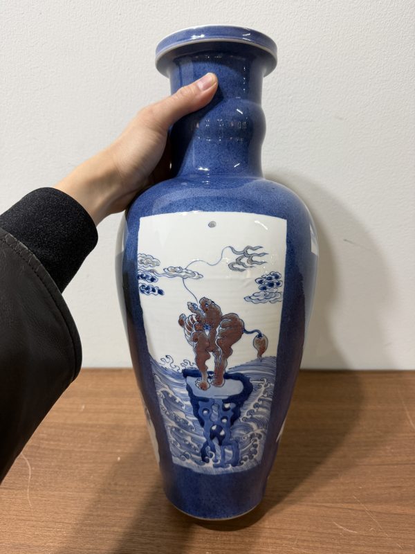 清康熙 洒蓝釉开光青花釉里红麒麟纹瓶（一对） - 图10