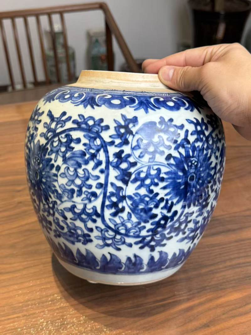 清乾隆 青花缠枝莲纹罐 - 图6