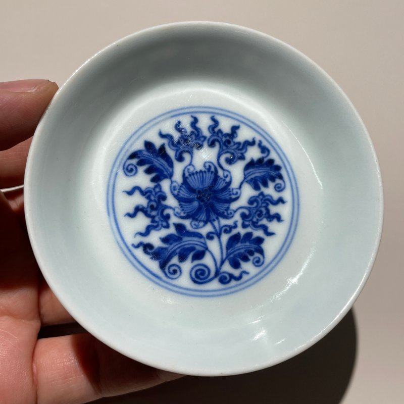 清乾隆 青花缠枝莲纹小香碟 - 图3