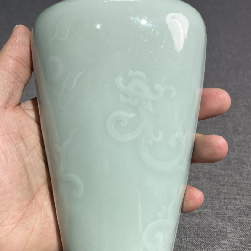 清乾隆豆青暗刻凤纹壁瓶 - 图6