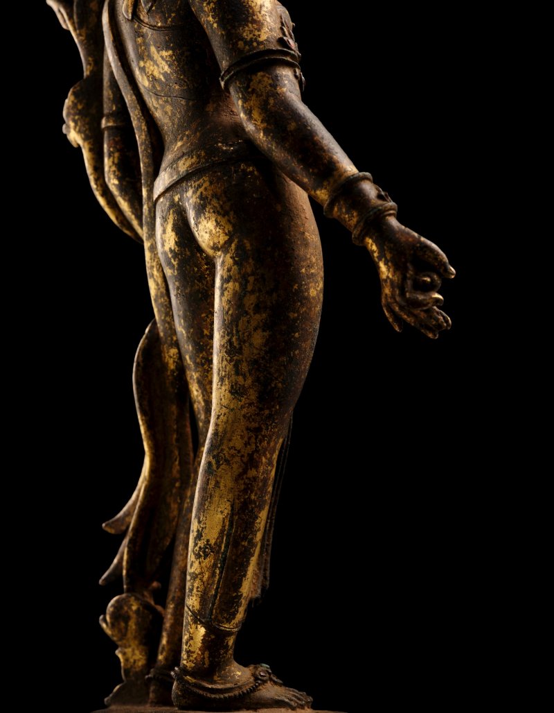 An exceptional gilt-copper figure of Tara, Nepal, 13th century | 十三世紀　尼泊爾　銅鎏金度母立像 - 图10