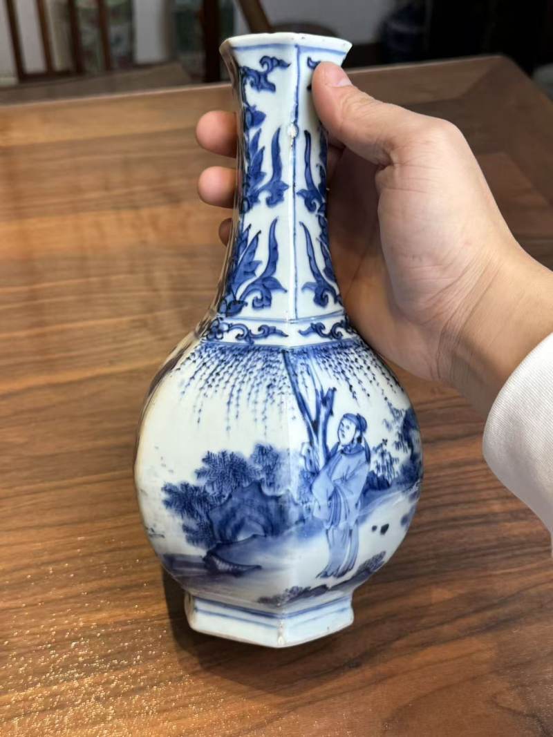 明崇祯 青花高士山水纹六方瓶 - 图5