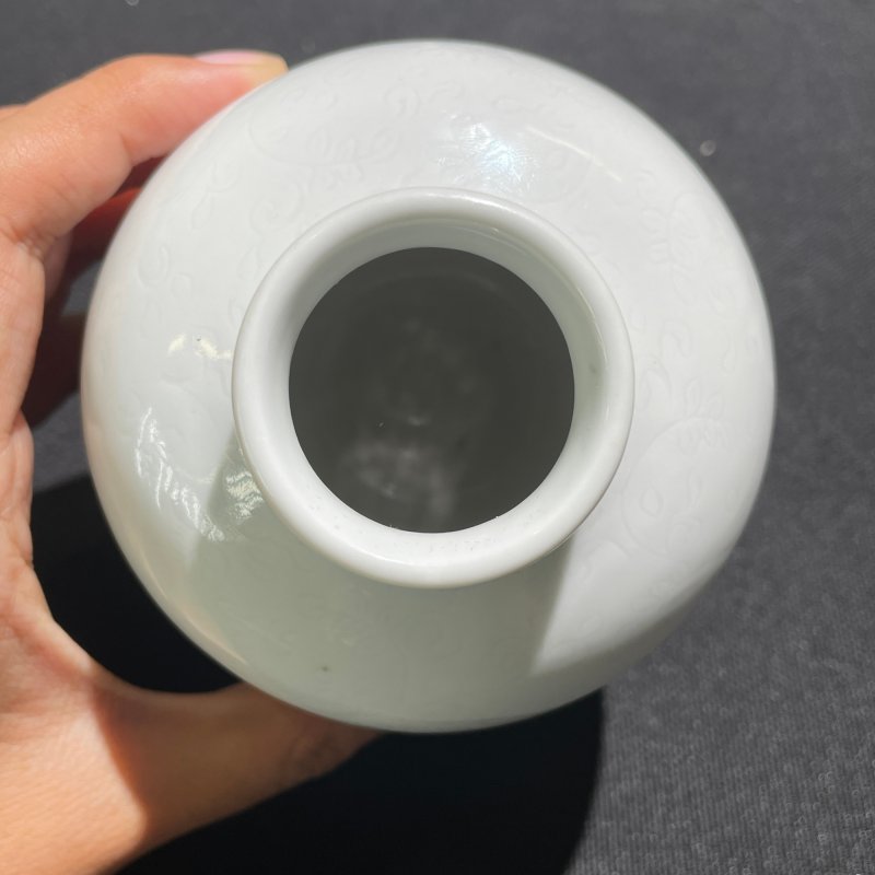 清乾隆 白釉暗刻花卉纹小罐 - 图6