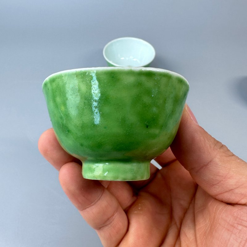清晚期 炉钧釉及秋葵绿釉小杯一组三只 - 图12