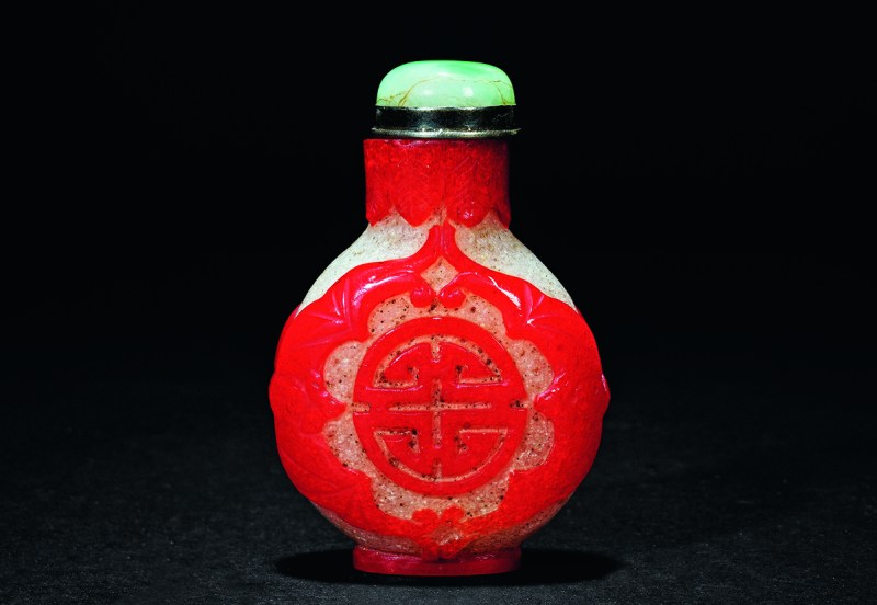 清 福寿纹红套料（翡翠包银盖）鼻烟壶 - 图1
