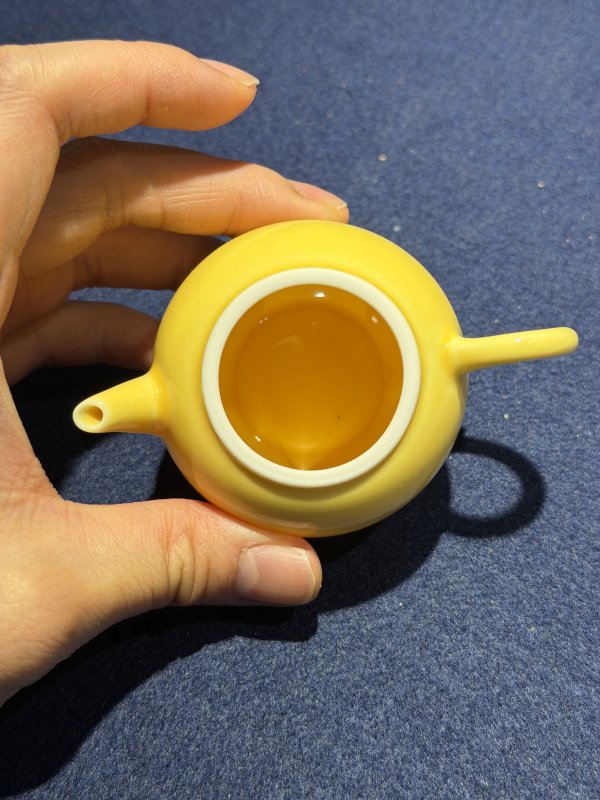 现代 黄釉小壶 - 图7