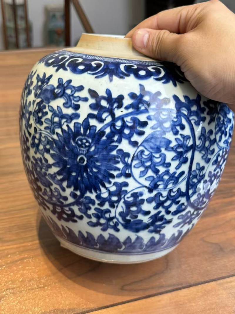 清乾隆 青花缠枝莲纹罐 - 图7