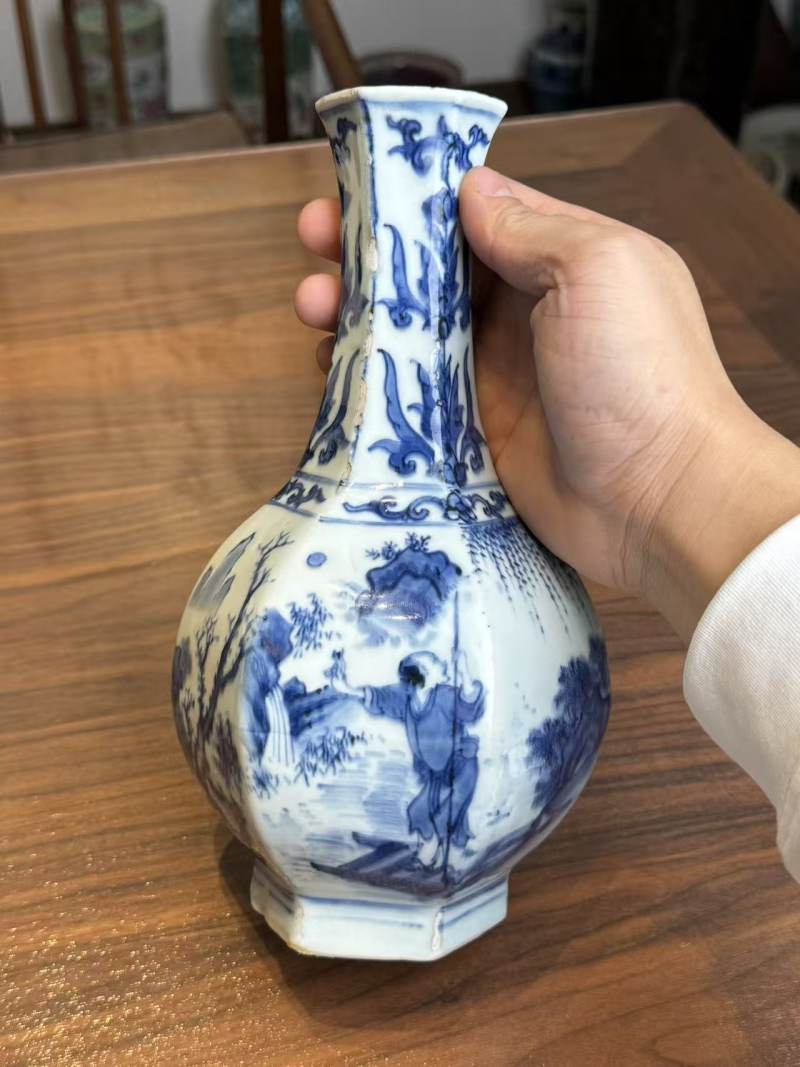 明崇祯 青花高士山水纹六方瓶 - 图6