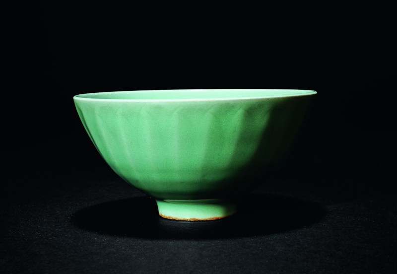 清 龙泉窑粉青仰莲瓣撇口碗