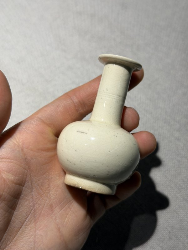 清乾隆 白釉仿定小纸槌瓶 - 图9