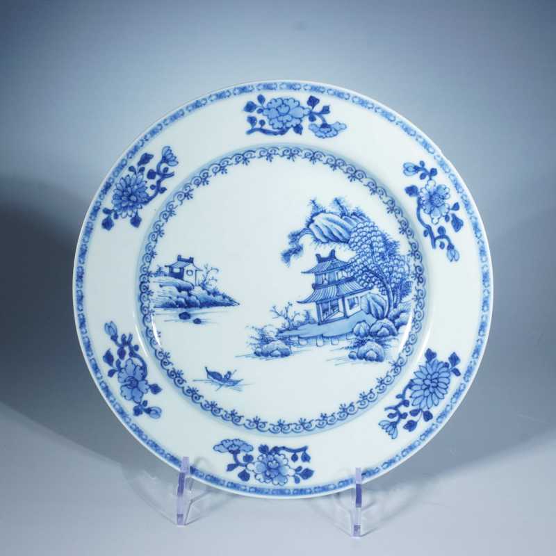 清乾隆青花山水风景盘