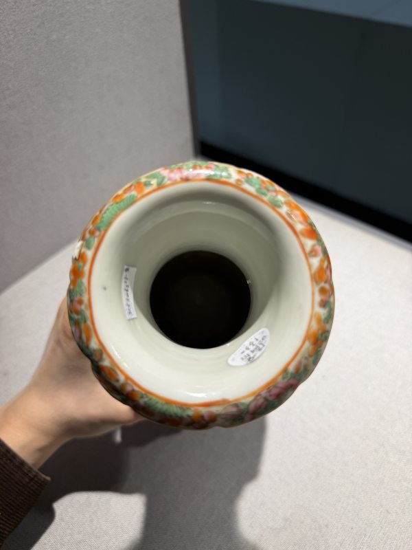 清 粉彩及青花杯、盘瓶一组十二件 - 图24