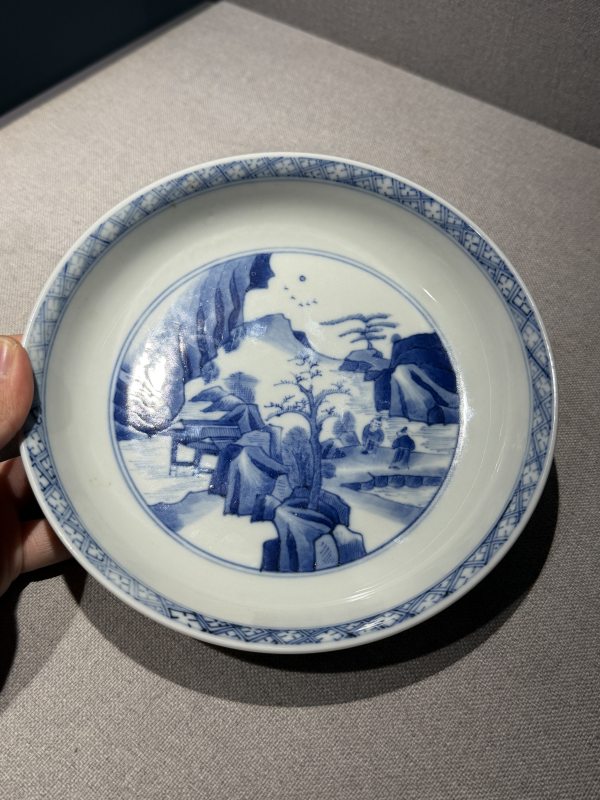 现代 仿官釉海棠小花盆、青花山水人物盘 - 图11