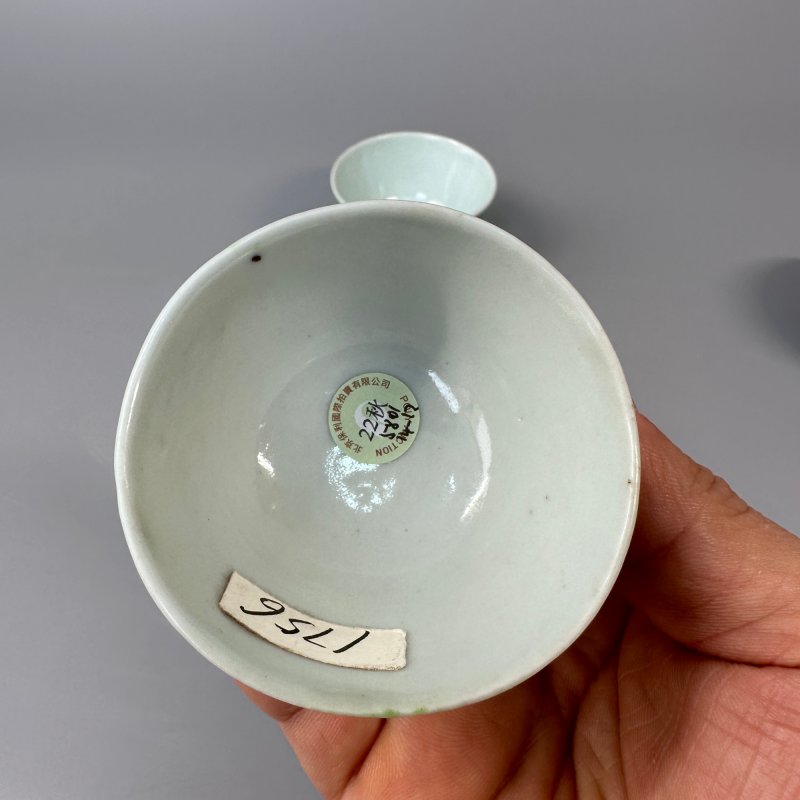 清晚期 炉钧釉及秋葵绿釉小杯一组三只 - 图13