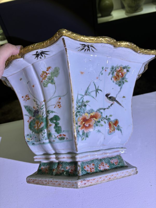 清康熙 五彩六方海棠型花鸟花盆一对 - 图8
