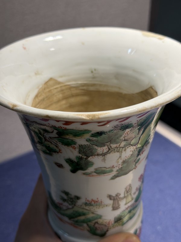 清 五彩山水人物花觚一对 - 图7