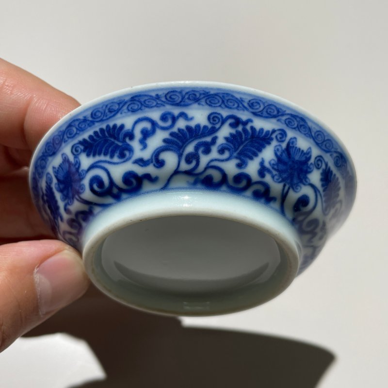 清乾隆 青花缠枝莲纹小香碟 - 图5