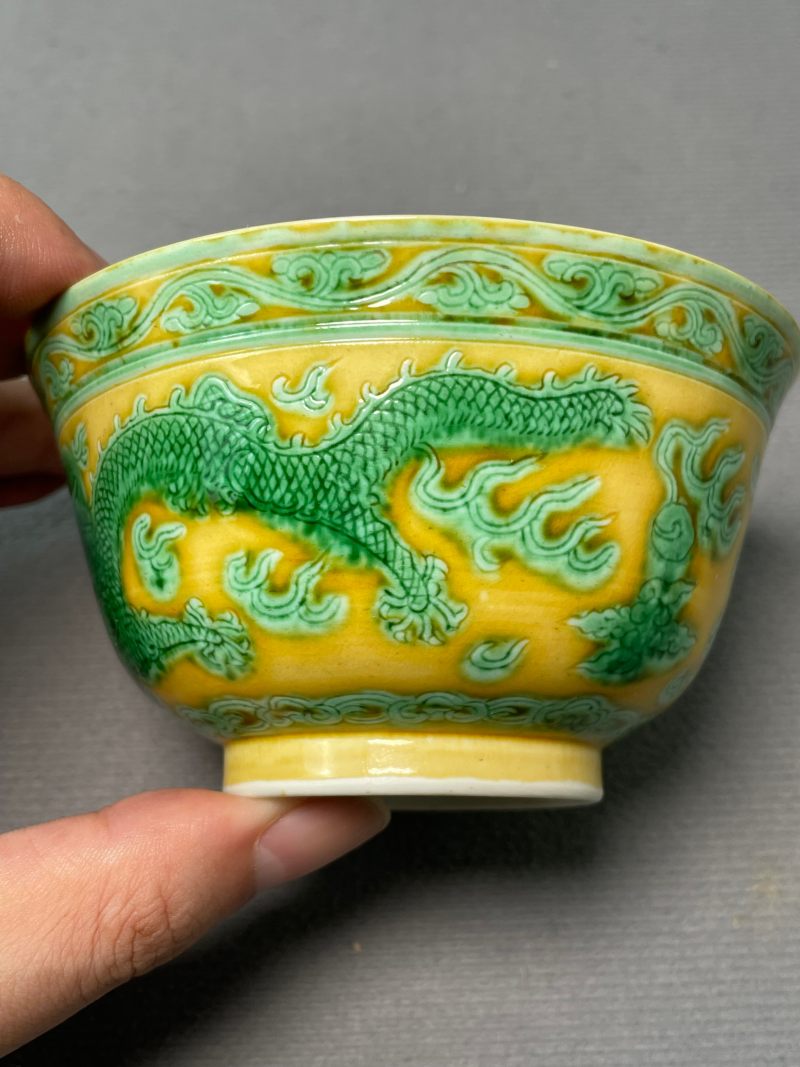 清光绪 黄地绿彩暗刻云龙纹茶圆 - 图8
