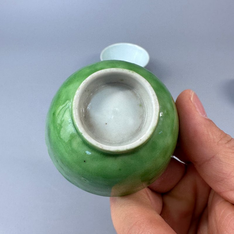 清晚期 炉钧釉及秋葵绿釉小杯一组三只 - 图14