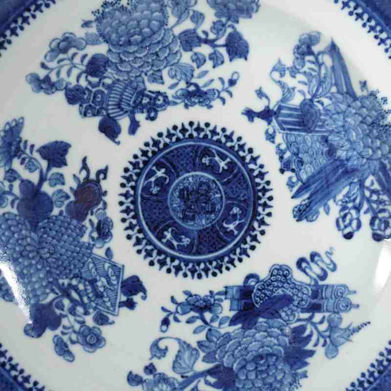 清乾隆青花花卉盘 - 图2