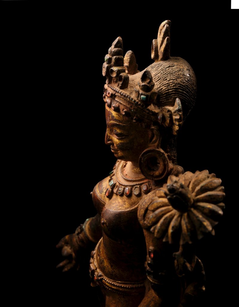 An exceptional gilt-copper figure of Tara, Nepal, 13th century | 十三世紀　尼泊爾　銅鎏金度母立像 - 图12
