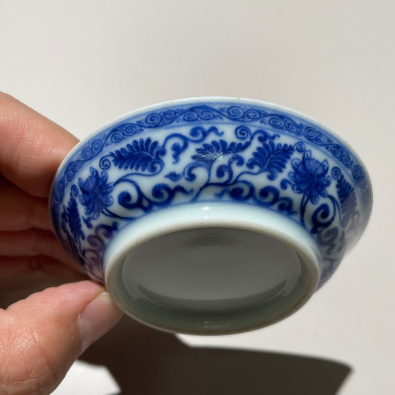 清乾隆 青花缠枝莲纹小香碟 - 图6
