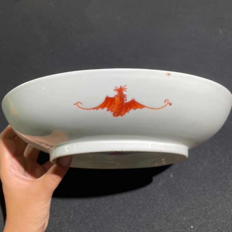 清嘉庆 松石绿地粉彩蝴蝶纹盘 - 图6