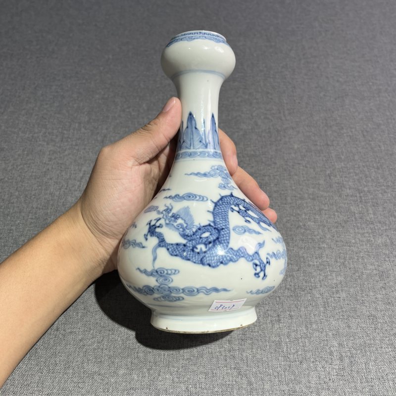 清雍正青花龙纹蒜头瓶 - 图4