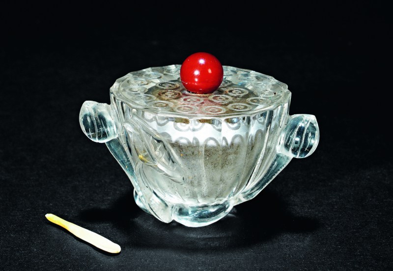 清 水晶雕莲蓬鼻烟壶（南红炉顶） - 图1