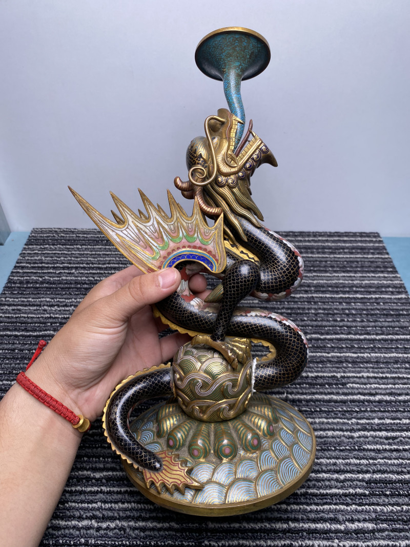清 铜胎掐丝珐琅应龙纹烛台一对 - 图29