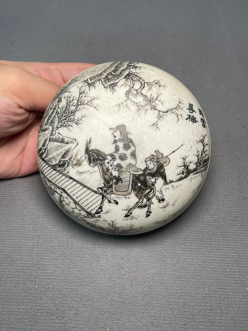 清晚期 反瓷“踏雪寻梅”印泥盒 - 图4