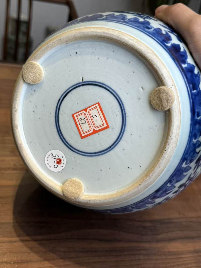 清乾隆 青花缠枝莲纹罐 - 图10