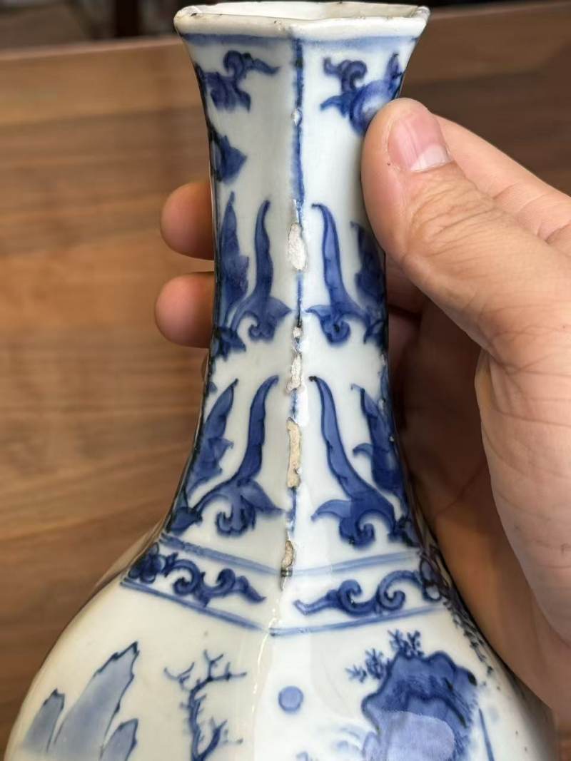 明崇祯 青花高士山水纹六方瓶 - 图9